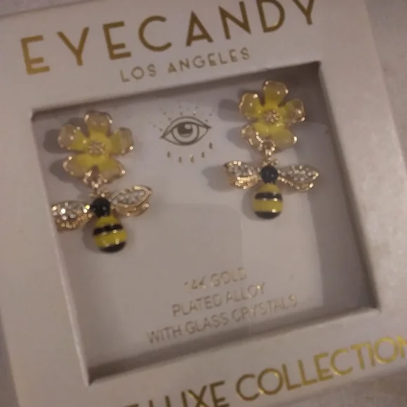 Eye Candy Los Angeles Flowers with Bees earrings - Picture 3 of 3